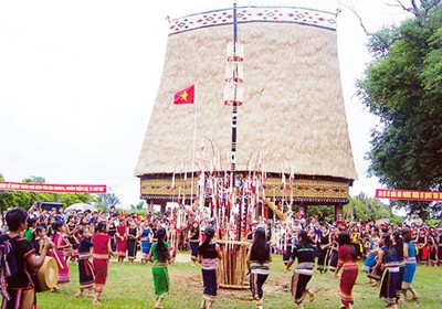 Rong house of the Ba Na - ảnh 1